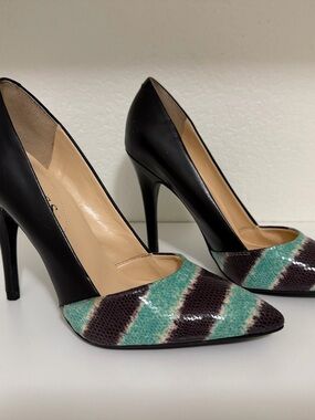 Black Leather Pumps with Teal & Dark Brown Stripes